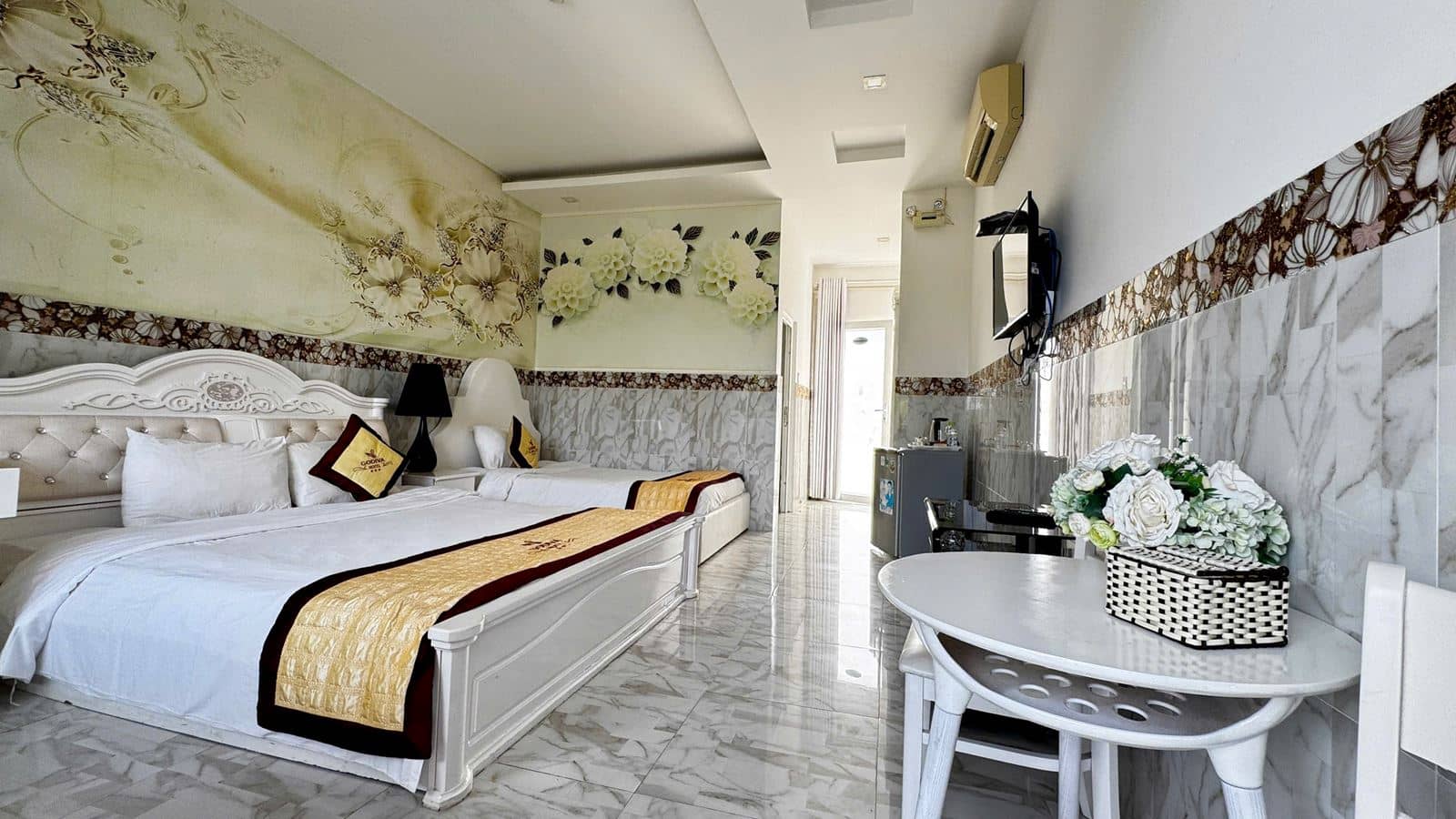 rooms-deluxe-triple-with-balcony-no-extra-bed