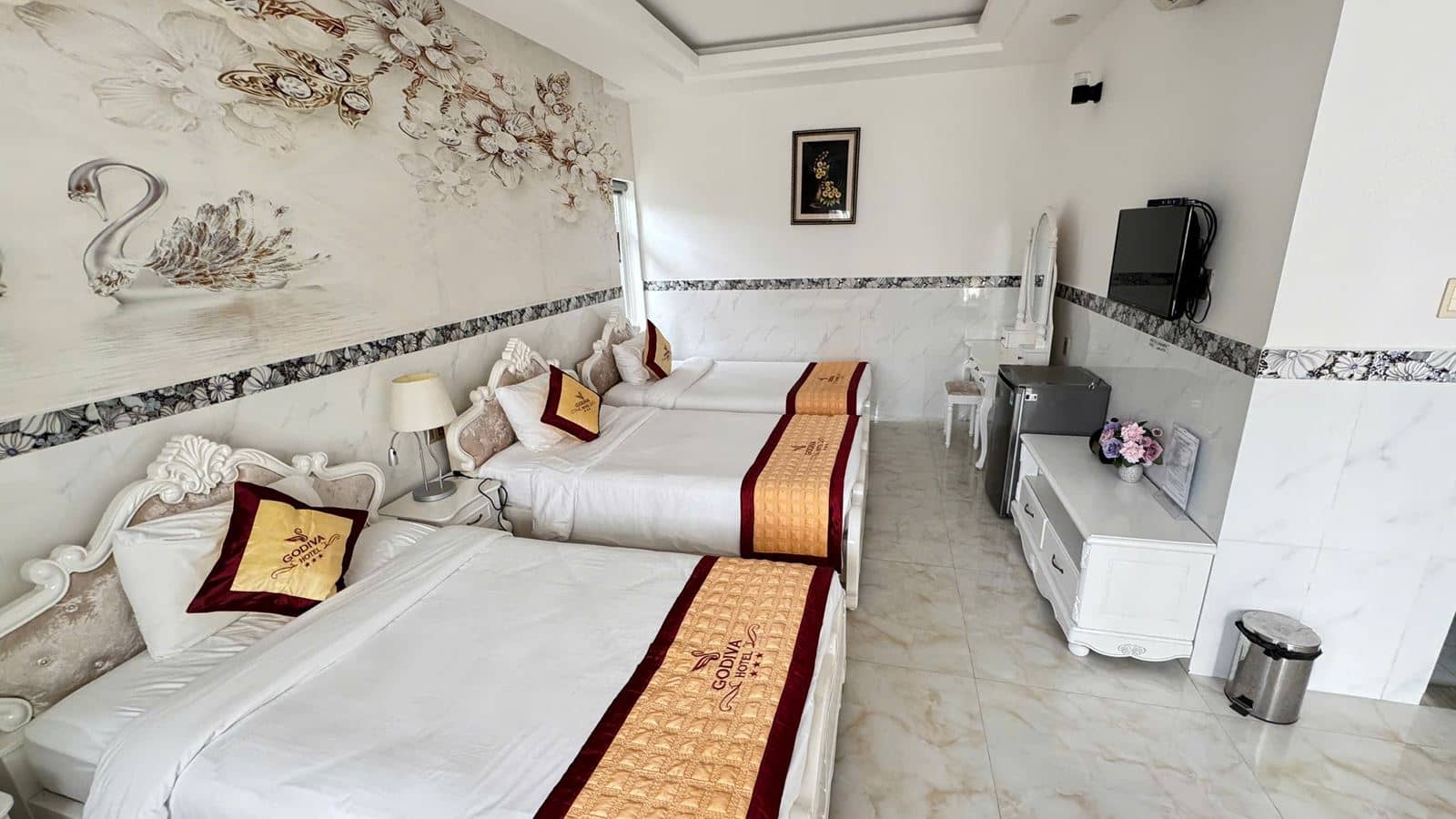 rooms-deluxe-triple-with-balcony-no-extra-bed