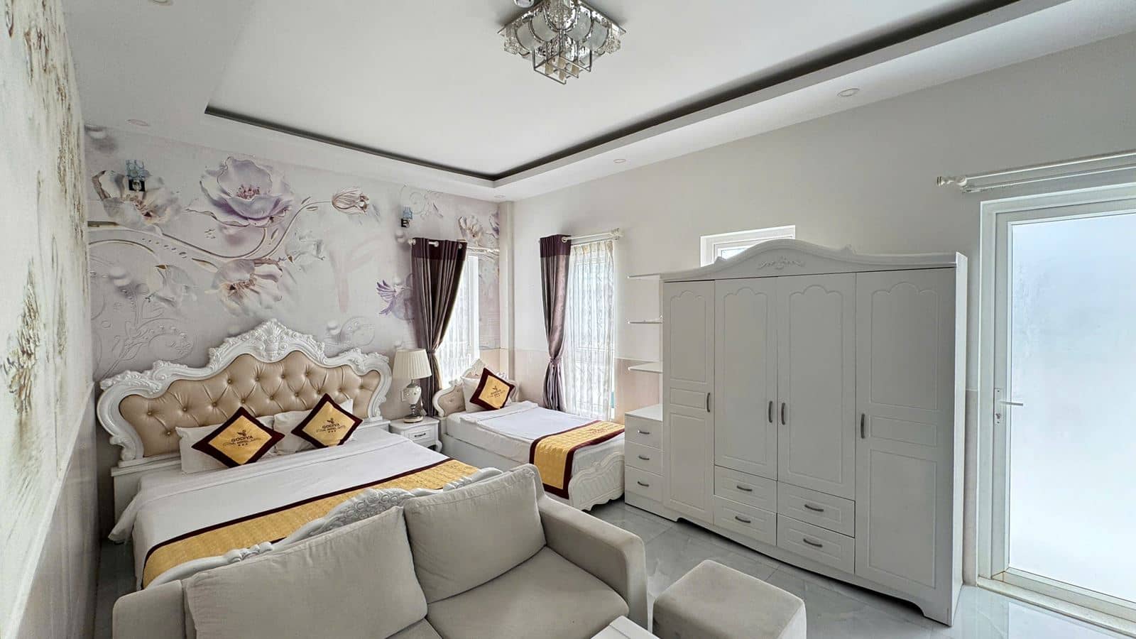 rooms-suite-triple-with-balcony-no-extra-bed