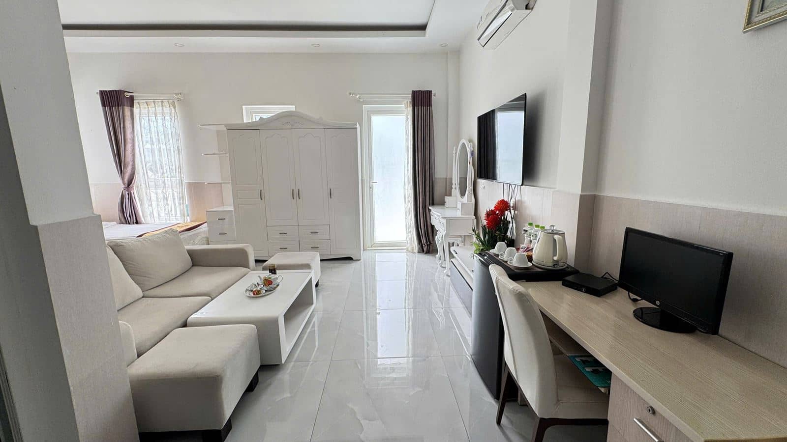 rooms-suite-triple-with-balcony-no-extra-bed