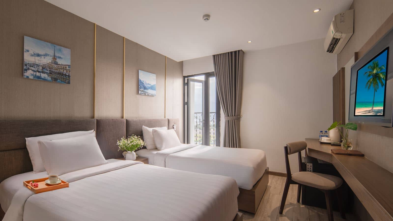 rooms-deluxe-city-view-with-balcony-child-without-extra-bed