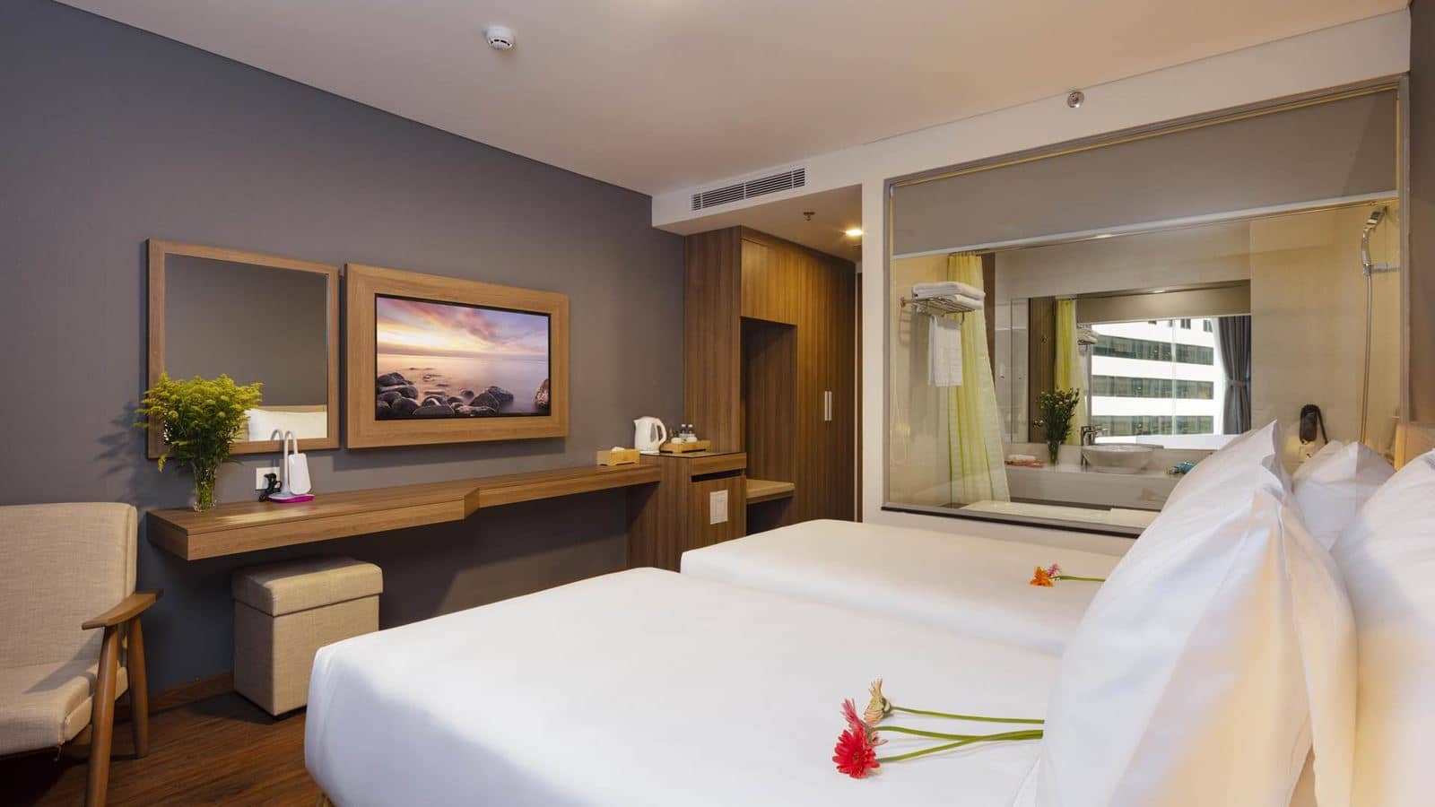 rooms-deluxe-city-view