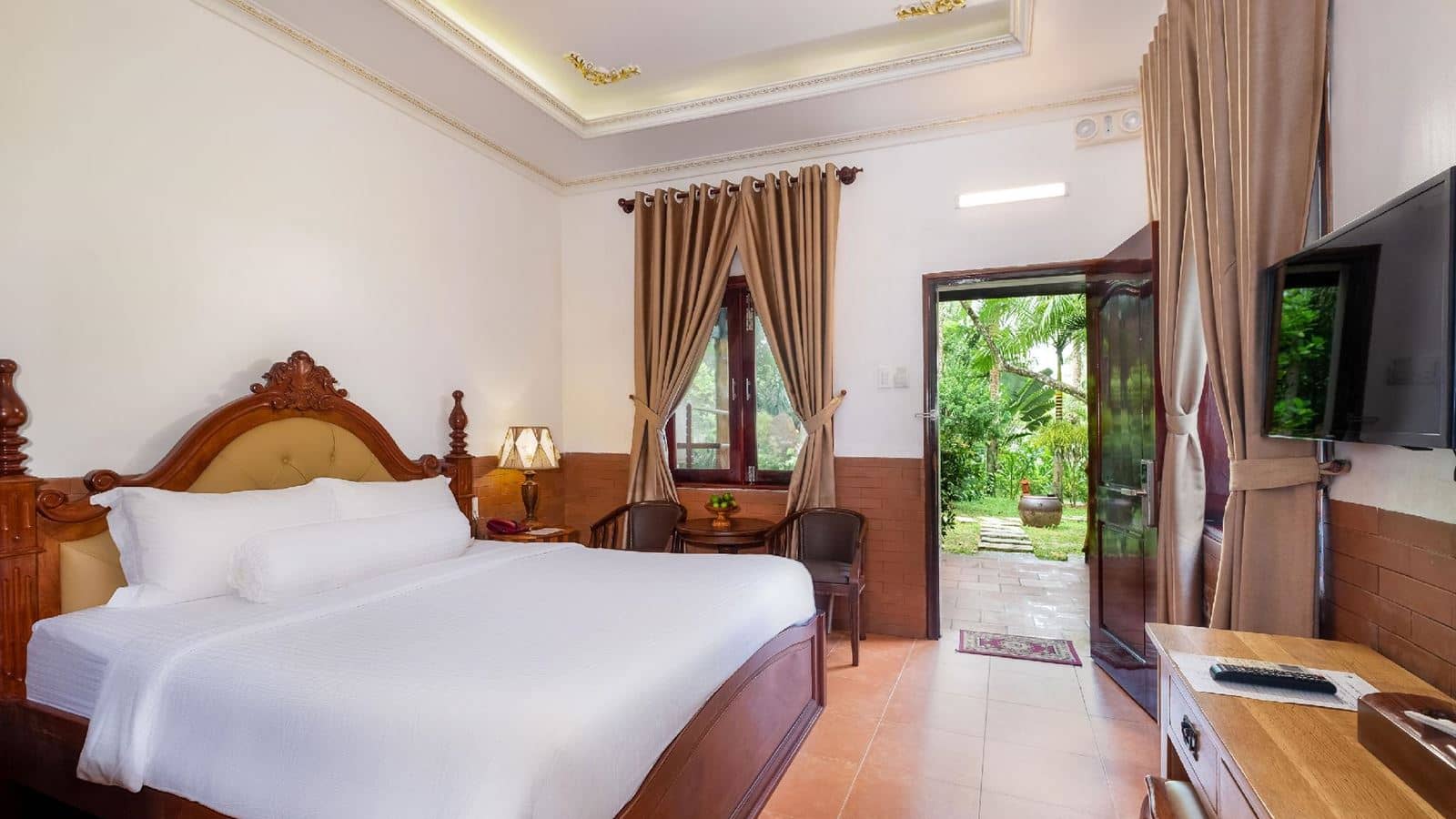 rooms-superior-garden-view-with-balcony