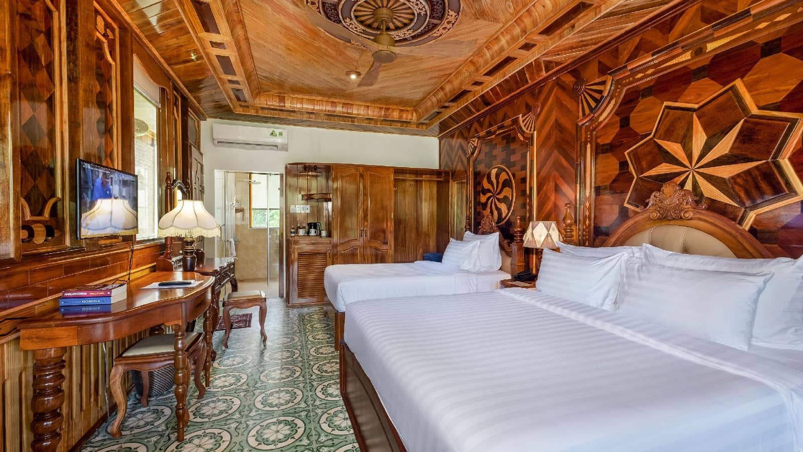 rooms-deluxe-partial-sea-view-triple-with-balcony-no-extra-bed