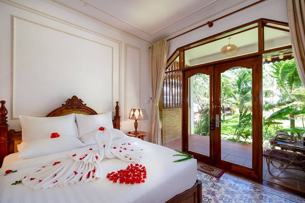 rooms-deluxe-partial-sea-view-with-balcony