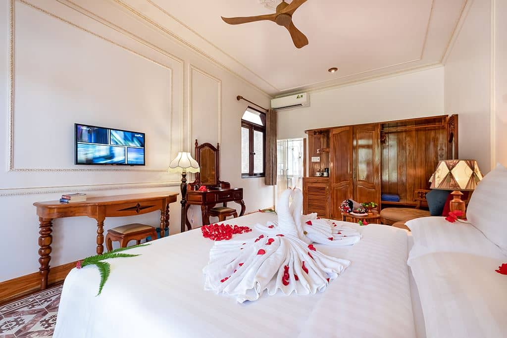 rooms-deluxe-partial-sea-view-with-balcony-child-without-extra-bed
