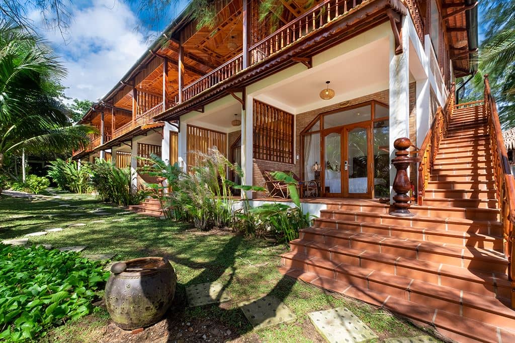 rooms-deluxe-partial-sea-view-triple-with-balcony-no-extra-bed