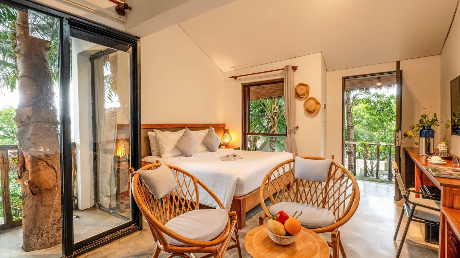 rooms-tropical-room