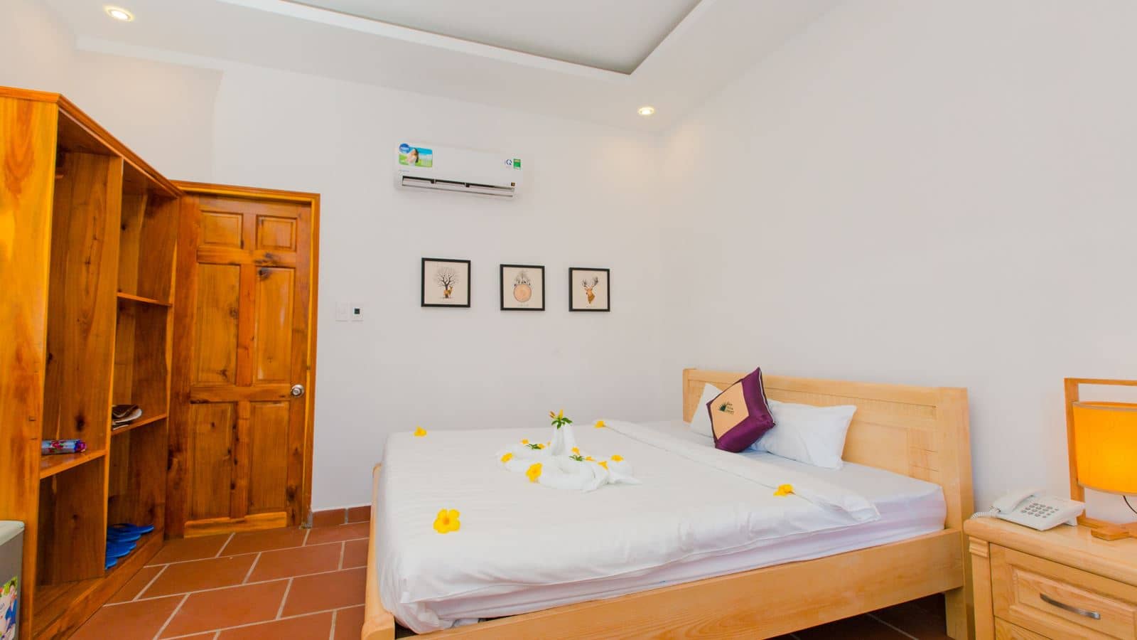 rooms-deluxe-room-garden-view