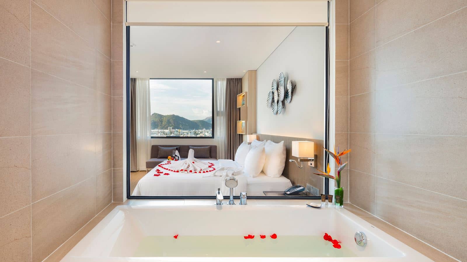 rooms-deluxe-city-view