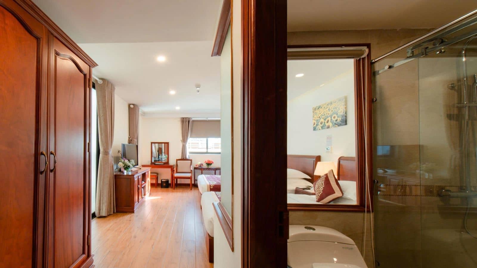 rooms-superior-balcony-city-view-child-with-extra-bed