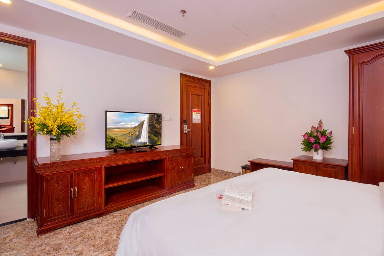 rooms-superior-balcony-city-view