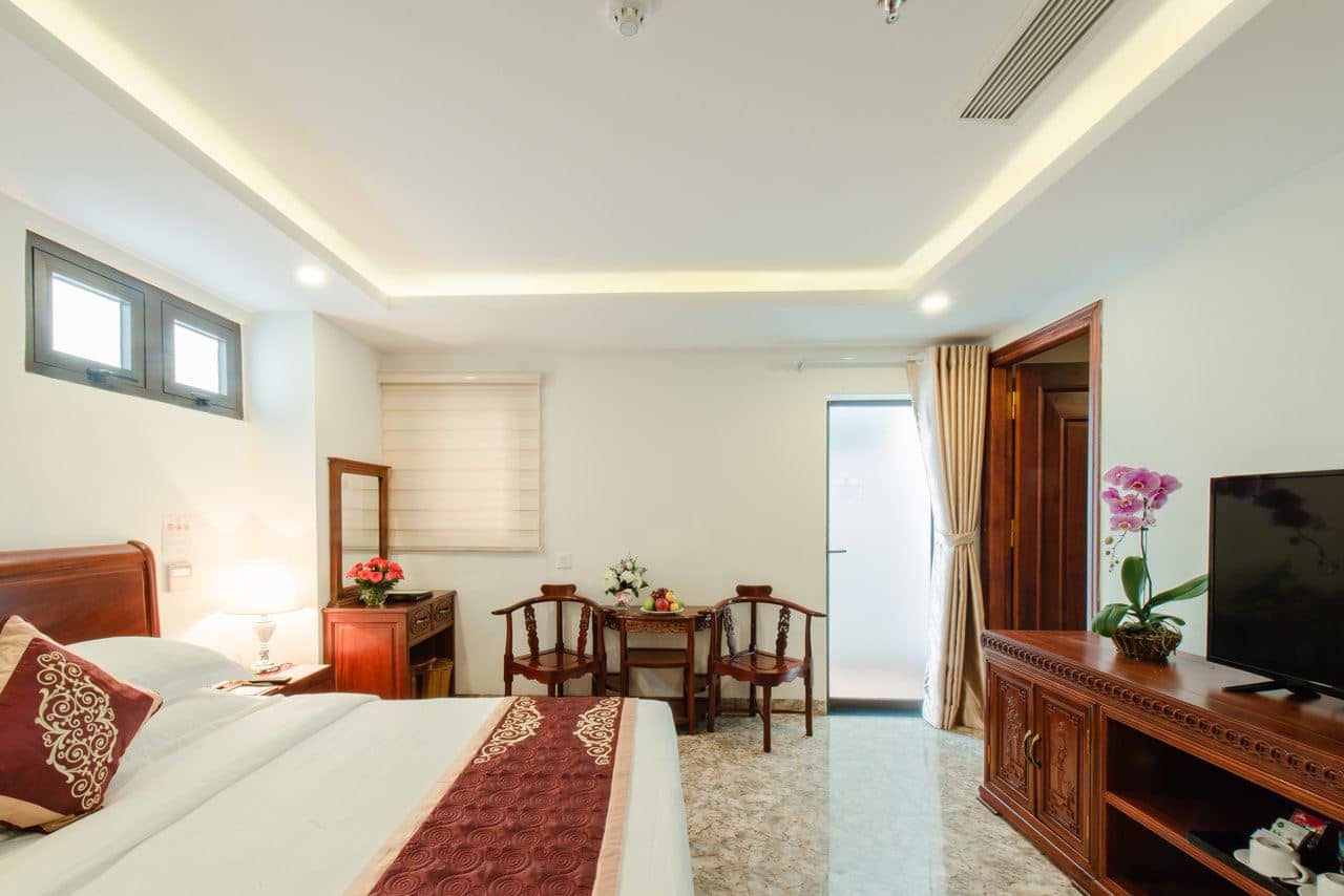 rooms-superior-balcony-city-view