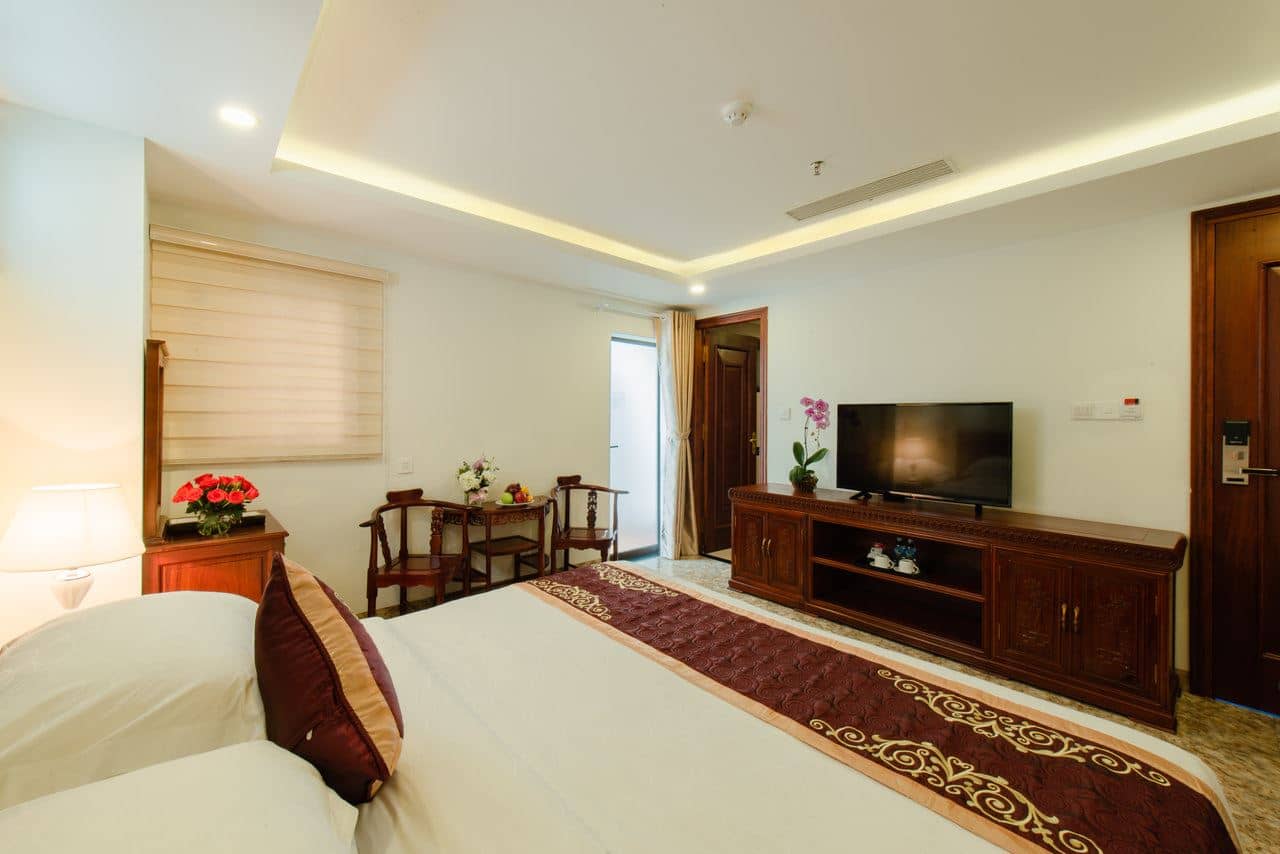 rooms-superior-balcony-city-view