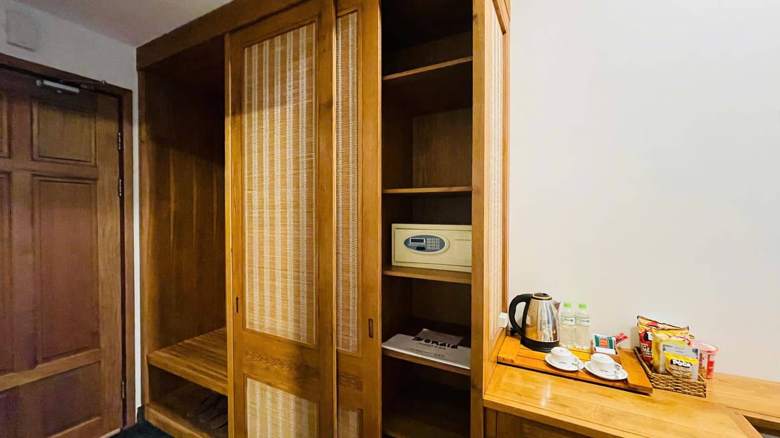 rooms-deluxe-gardenview-balcony-child-without-extra-bed