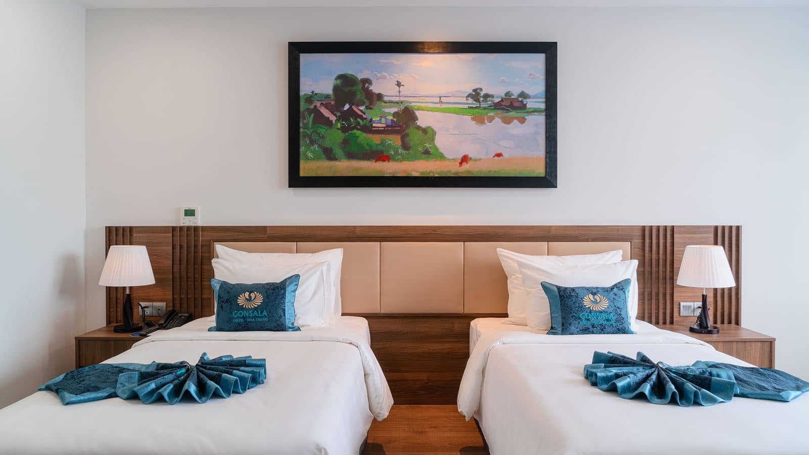 rooms-deluxe-city-view