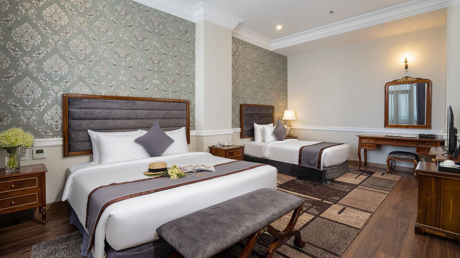 rooms-avs-junior-suite-with-balcony