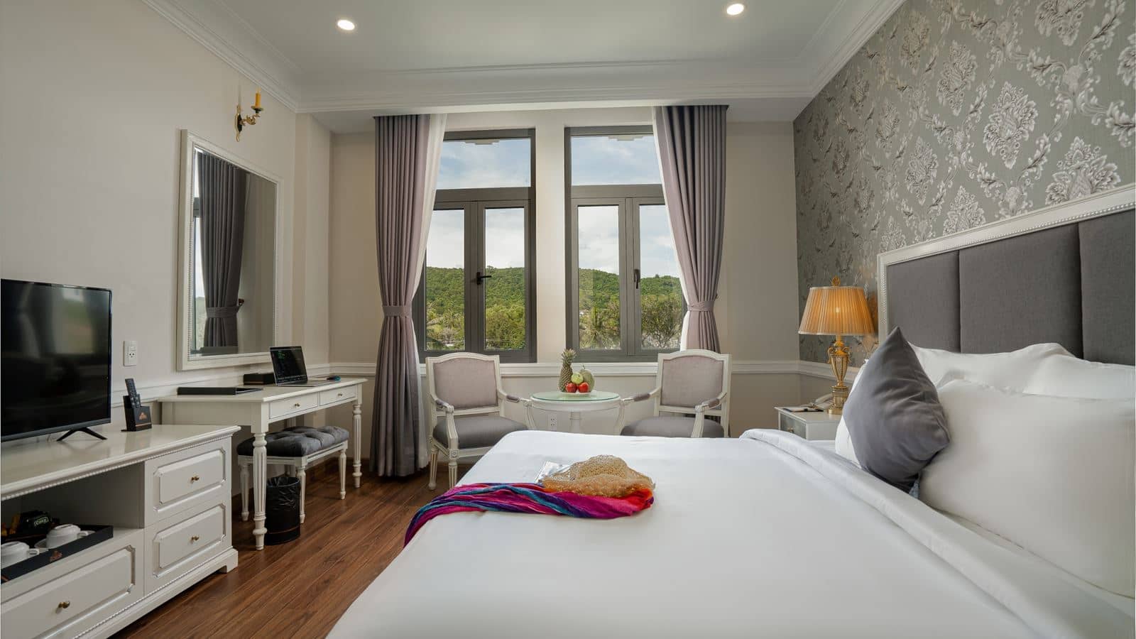 rooms-deluxe-room-city-view