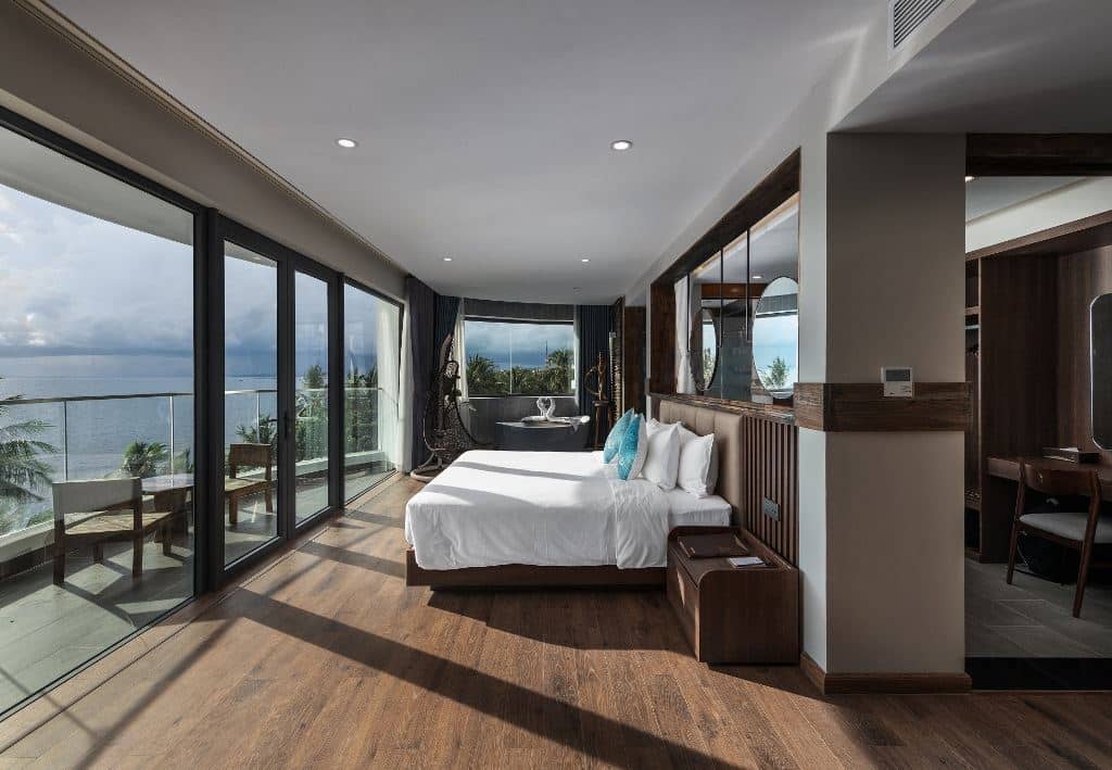 rooms-grand-suite-sunset-ocean-panorama