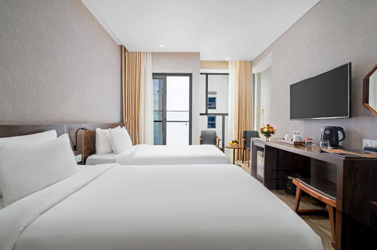 rooms-executive-with-balcony