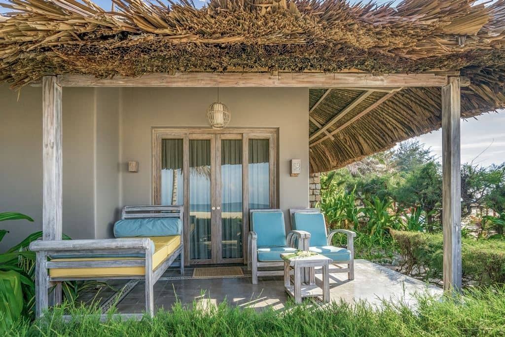 rooms-deluxe-beachfront-bungalow-child-without-extra-bed