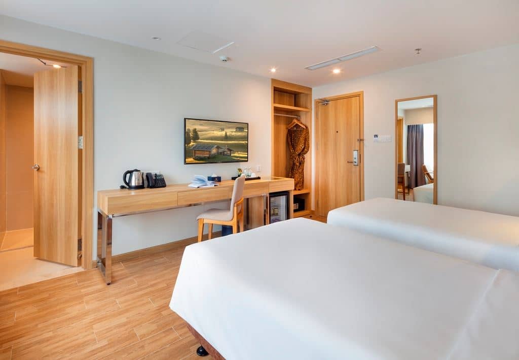 rooms-deluxe-city-view-with-french-balcony-child-without-extra-bed