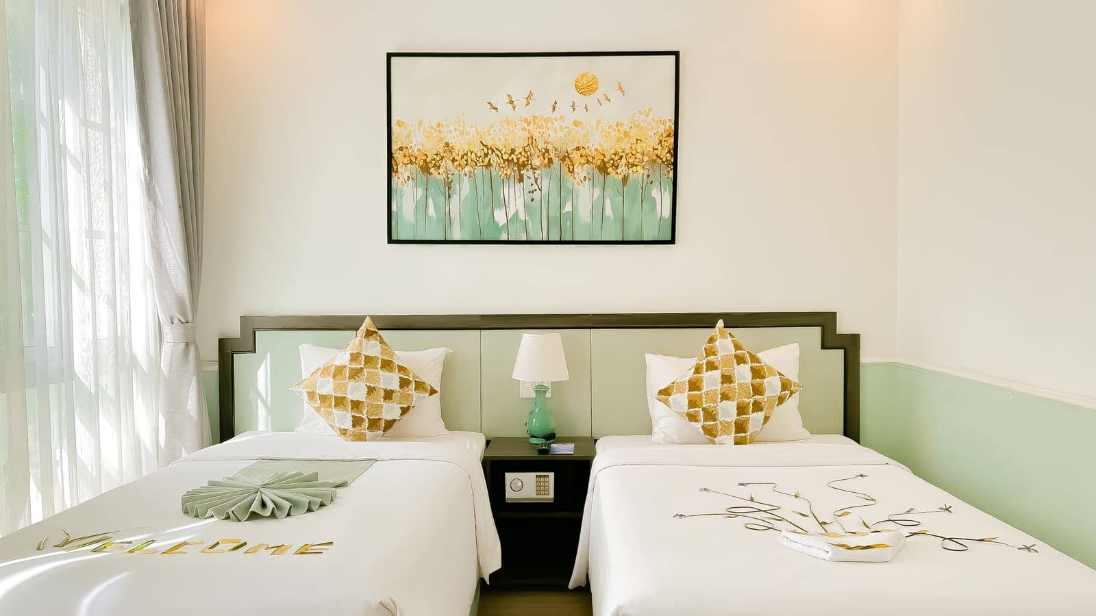 rooms-deluxe-city-view-child-without-extra-bed