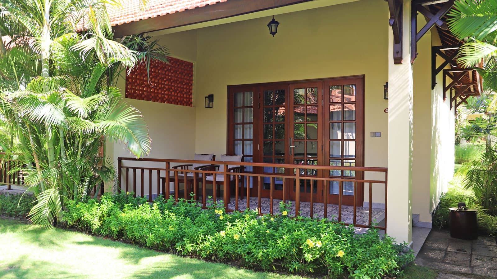 rooms-bungalow-garden-or-pool-view