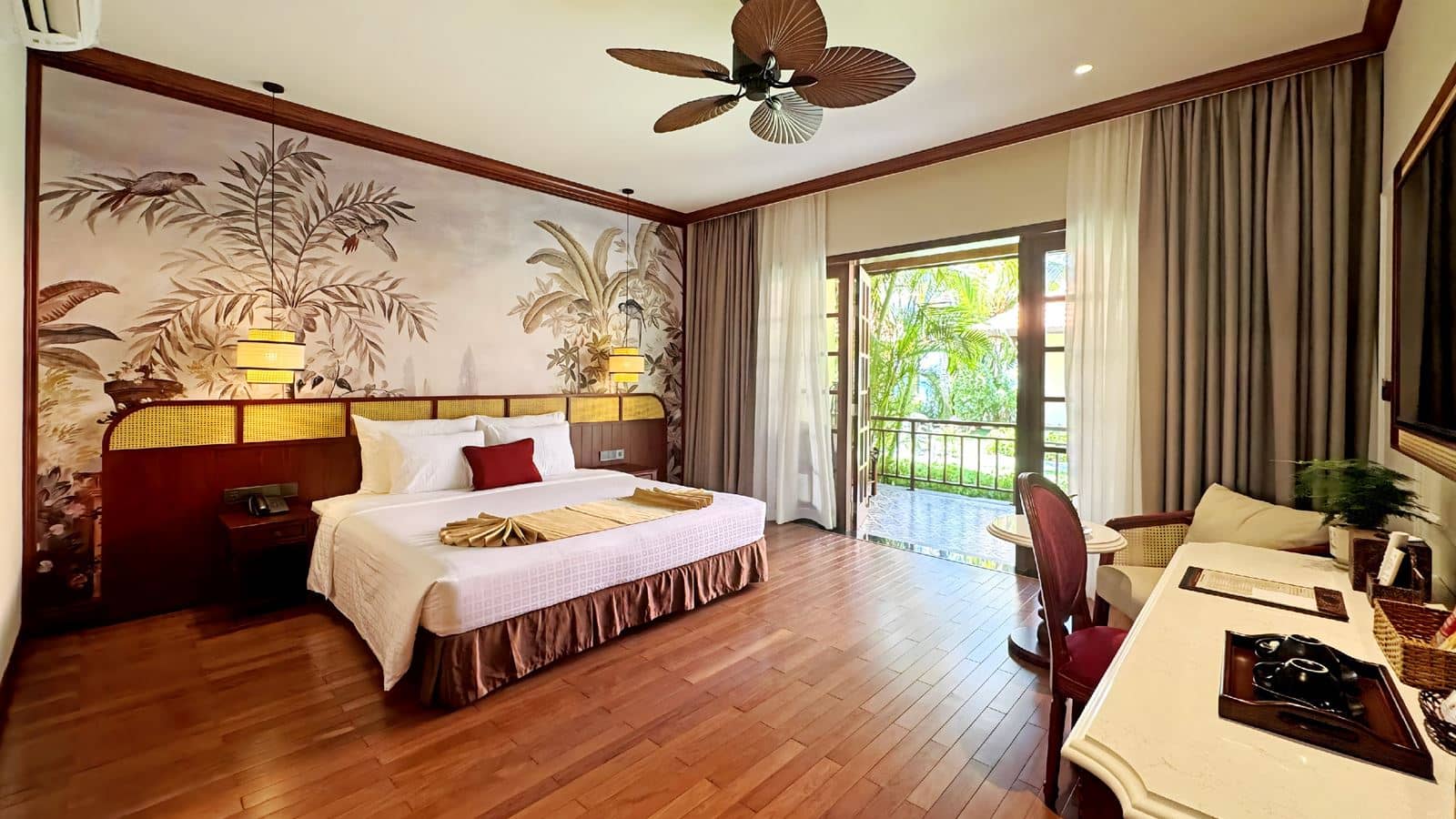 rooms-bungalow-garden-or-pool-view