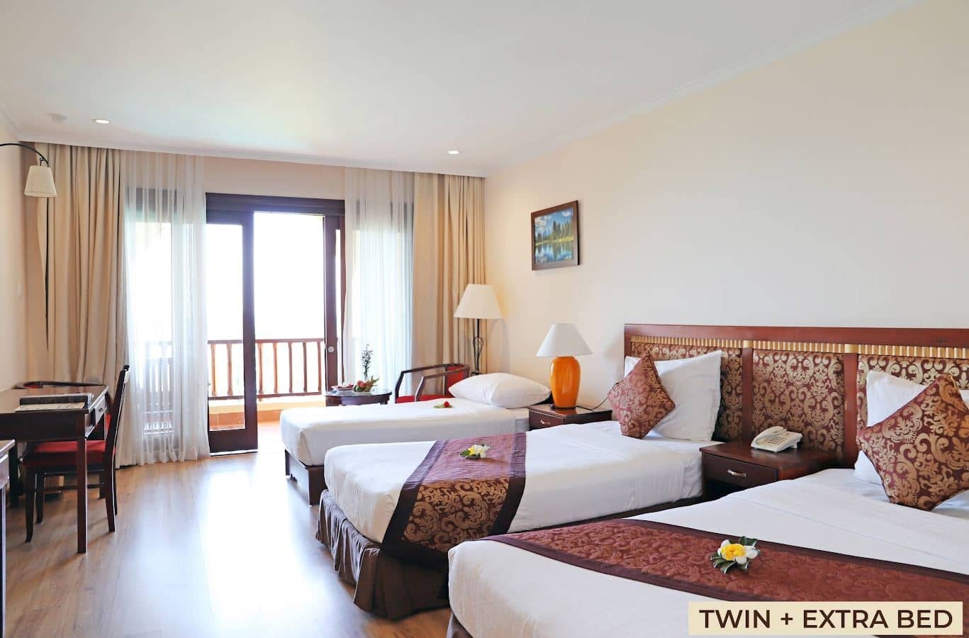 rooms-deluxe-sea-view-balcony