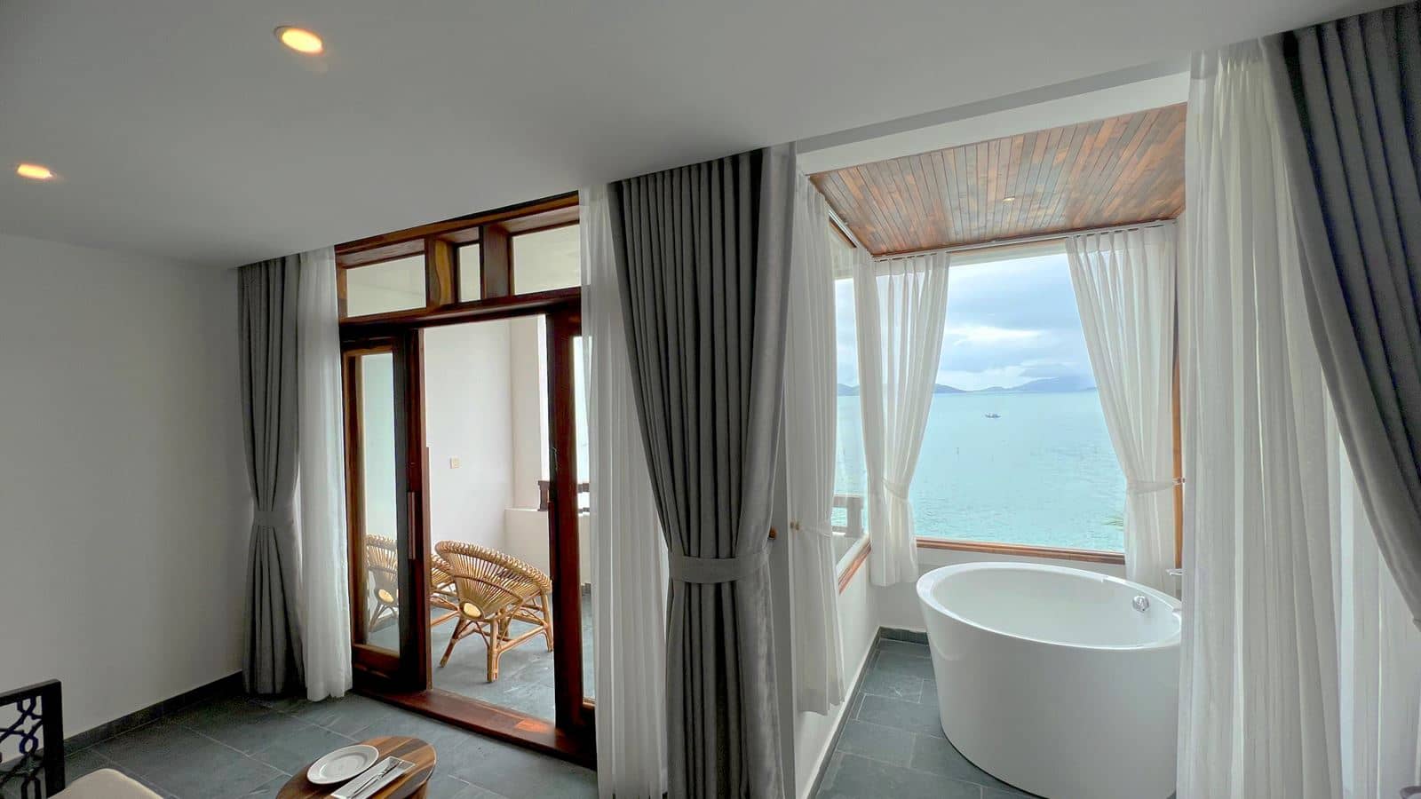 rooms-exexecutive-ocean-king-suite