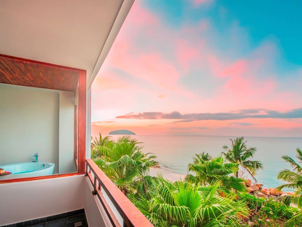 rooms-premier-executive-ocean-king-suite