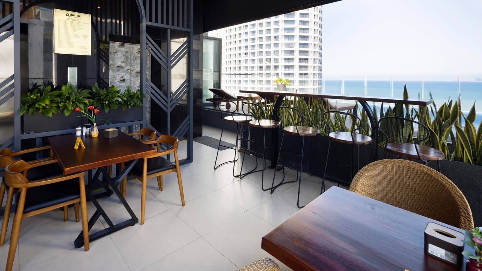 restaurants-papaya-20th-floor