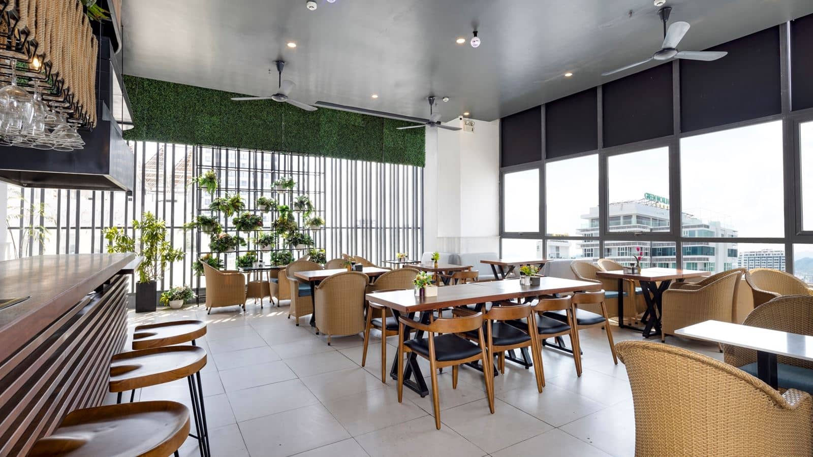 restaurants-papaya-20th-floor