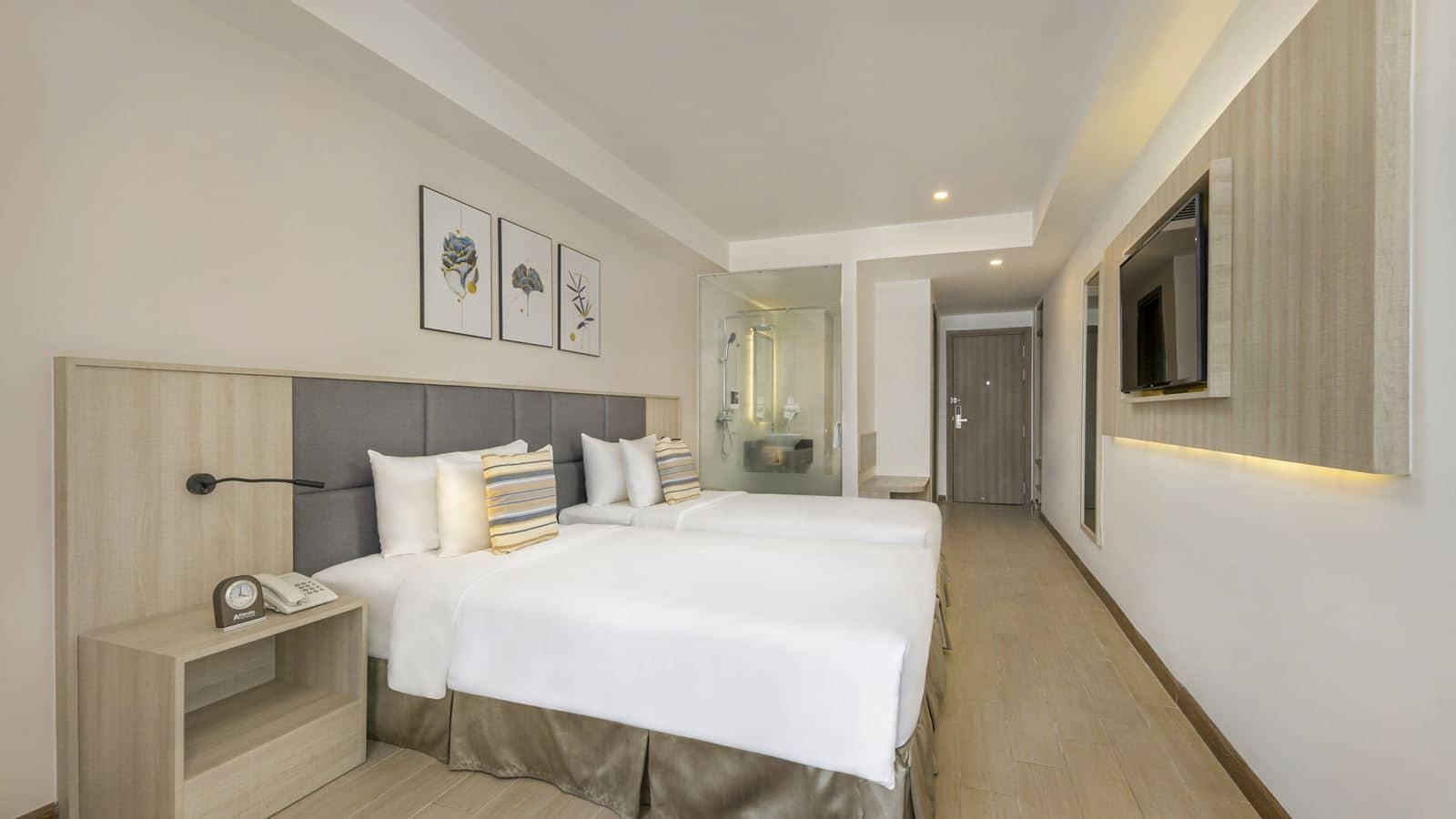 rooms-deluxe-city-view-with-balcony-child-without-extra-bed