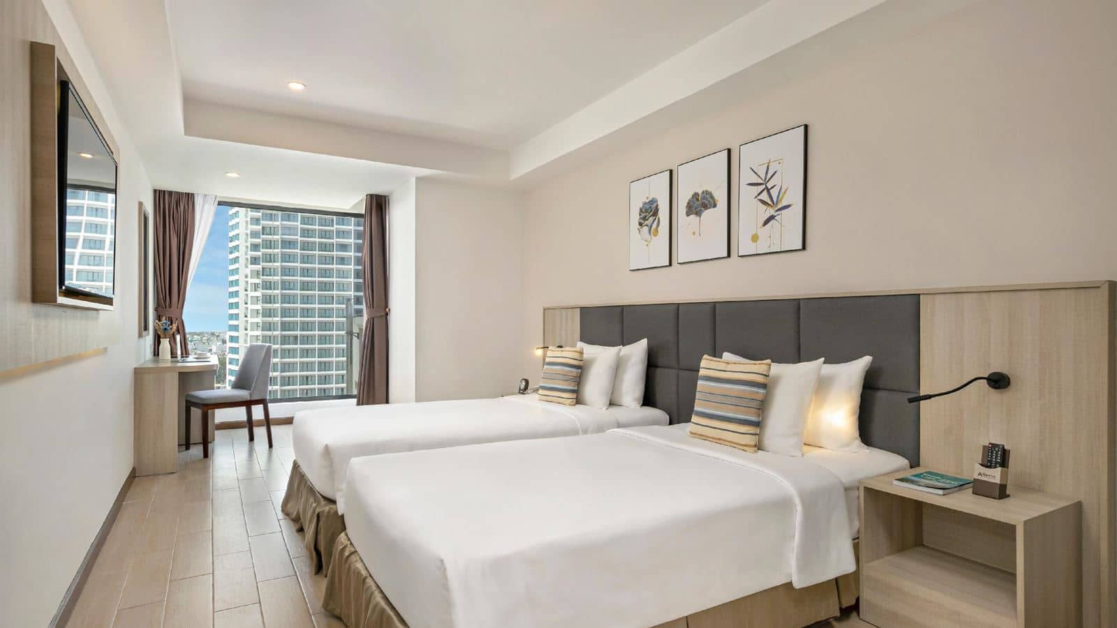 rooms-deluxe-city-view-with-balcony-child-without-extra-bed
