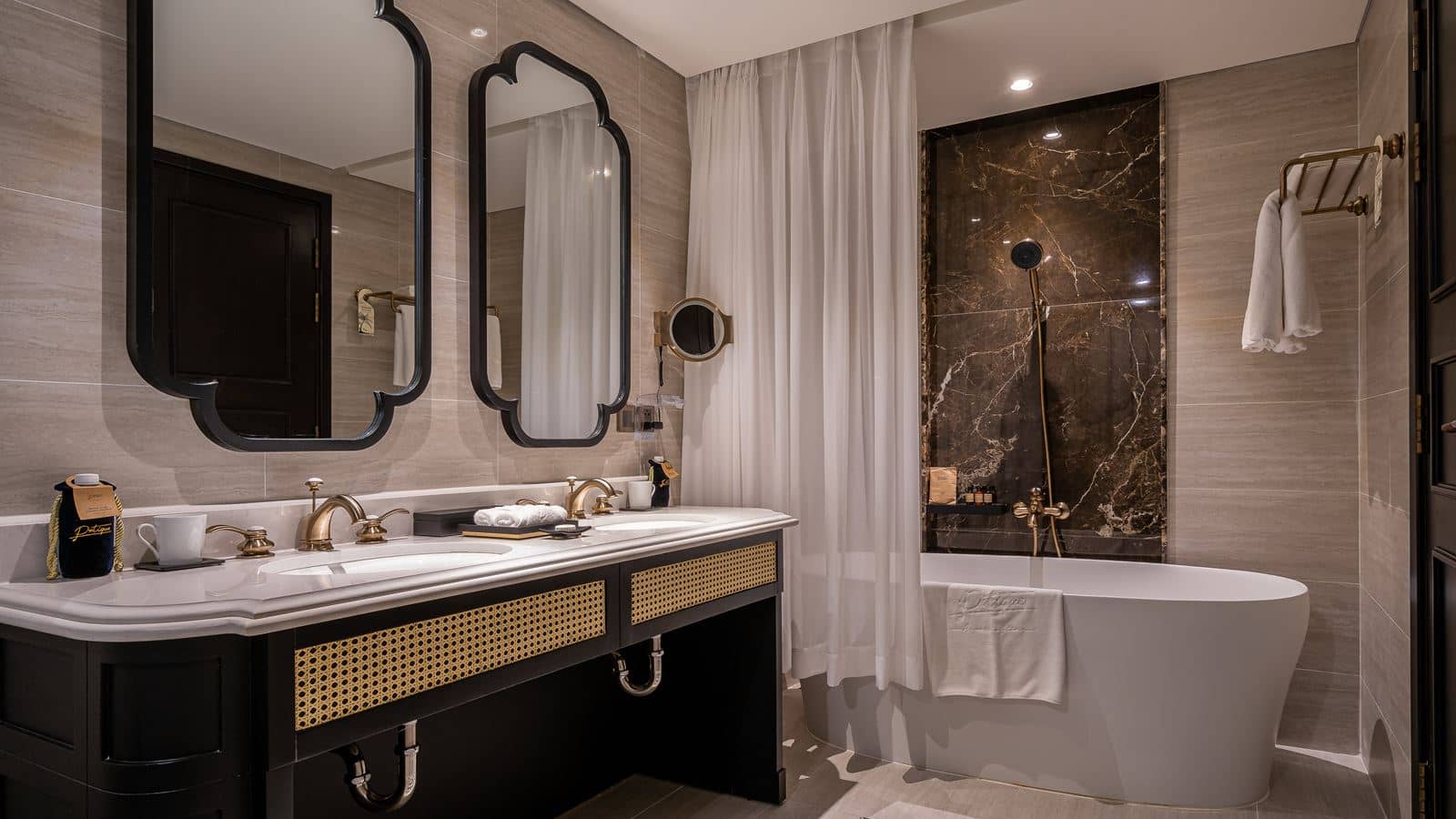 rooms-deluxe-room