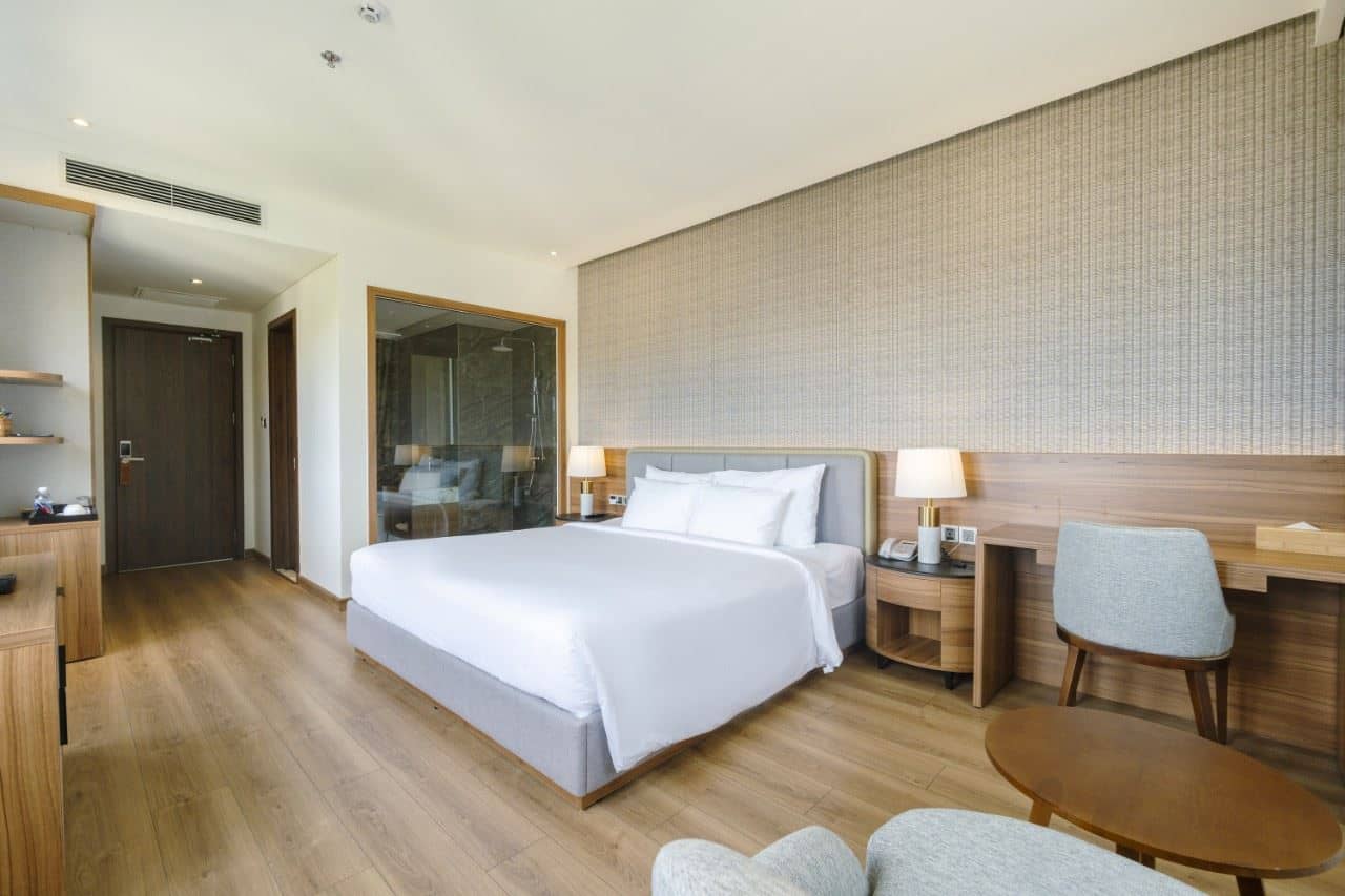 rooms-deluxe-partial-seaview