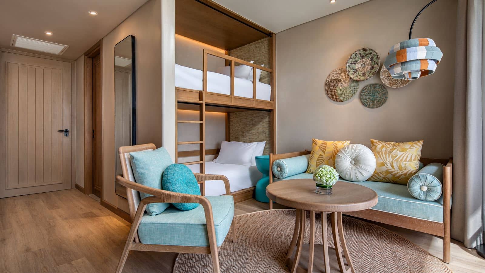 rooms-family-suite-king-bed-and-bunk-bed