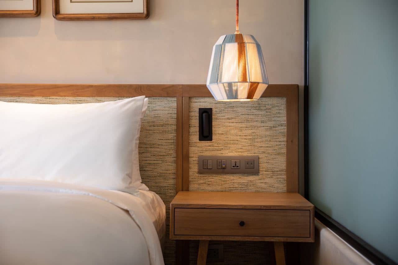 rooms-family-suite-king-bed-and-bunk-bed