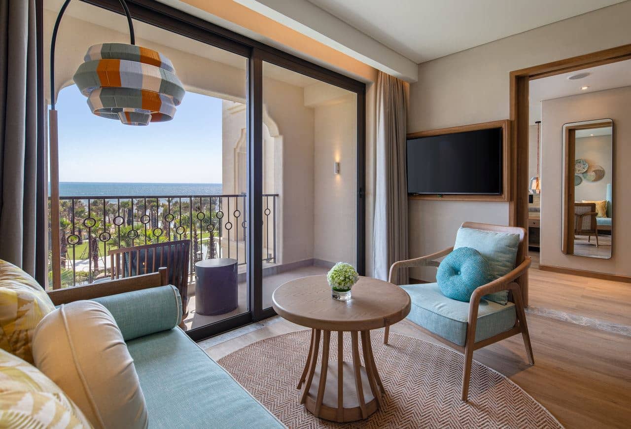 rooms-family-suite-king-bed-and-bunk-bed