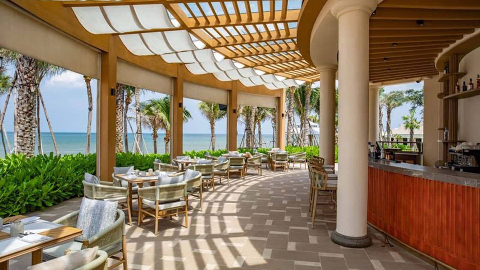 bars-citrino-restaurant--pool-bar