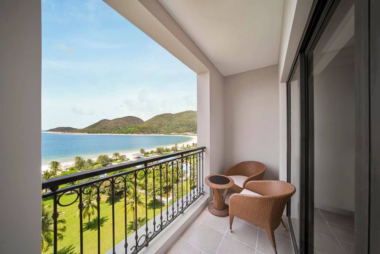 rooms-deluxe-kingtwin-ocean-view