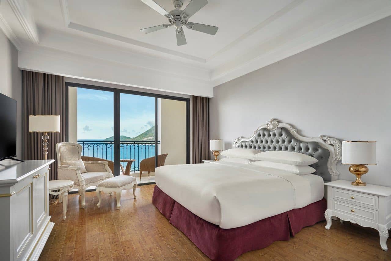 rooms-deluxe-kingtwin-ocean-view