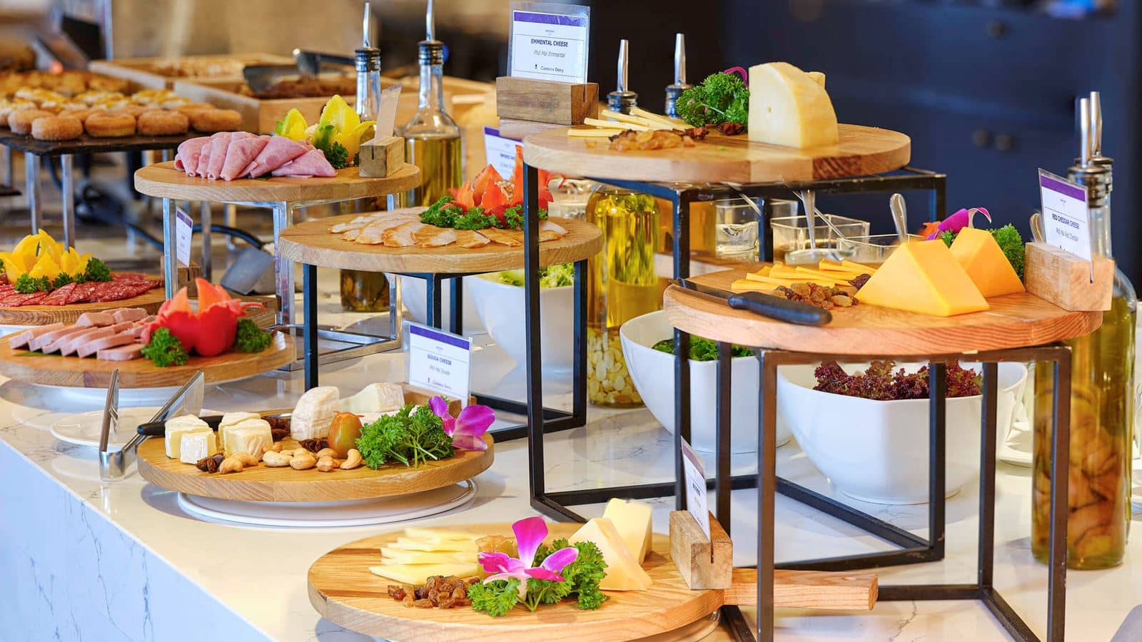 restaurants-breezes-restaurant