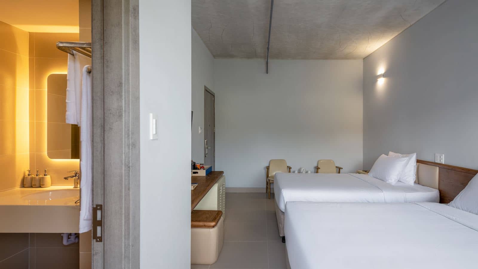 rooms-superior-triple-with-balcony