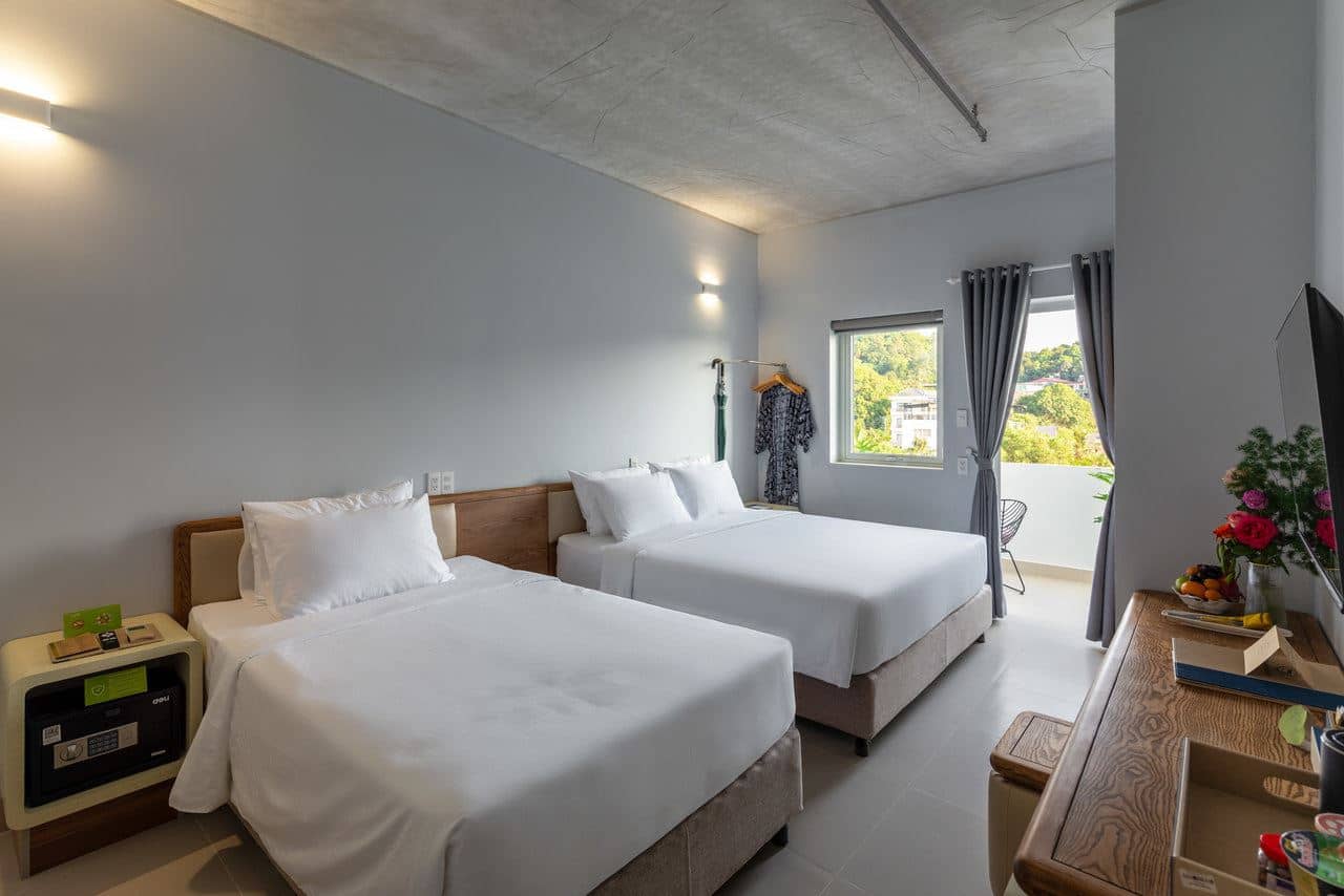 rooms-superior-triple-with-balcony