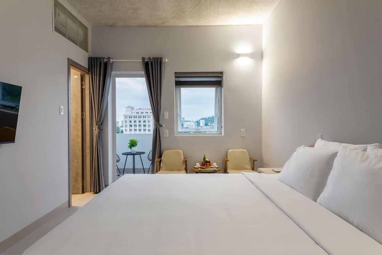 rooms-deluxe-with-balcony