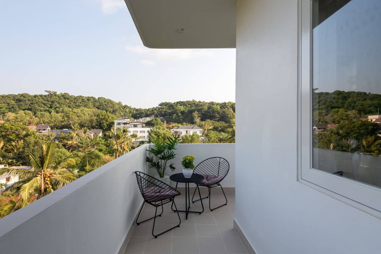 rooms-deluxe-triple-with-balcony