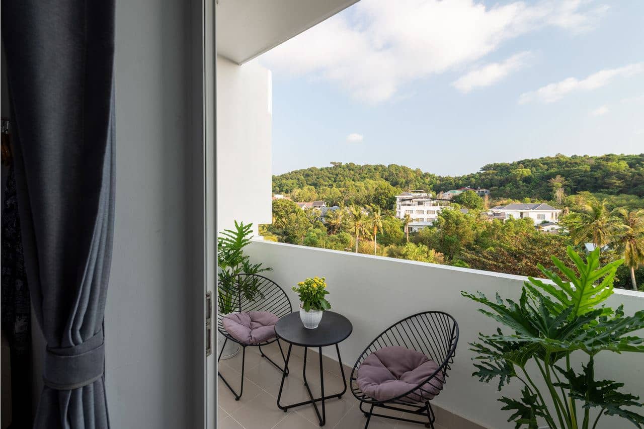 rooms-deluxe-triple-with-balcony